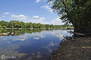 4th image of 100 Potomac Forest Ct