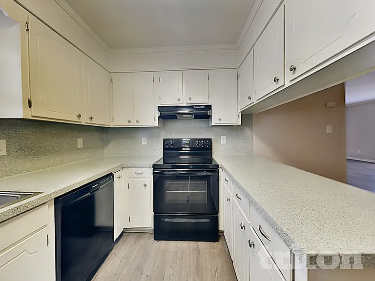 605 Colorado Ct — Photo 35