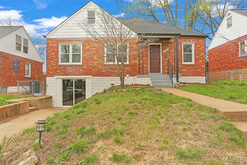 8615 Charlton Ln photo 1