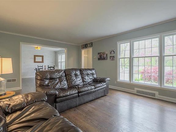 4th image of 8017 W 61st St