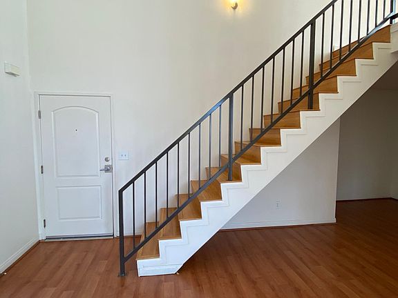 3rd image of 811 N Hayworth Ave #24
