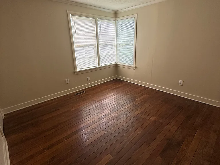 5823 Cantrell Rd — Photo 16