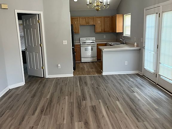 2nd image of 5513 Stewartby Dr