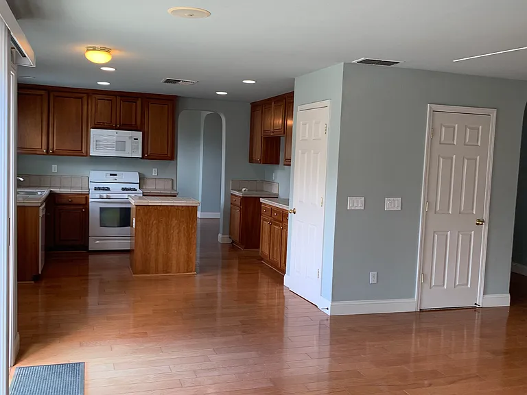 Family room to kichen