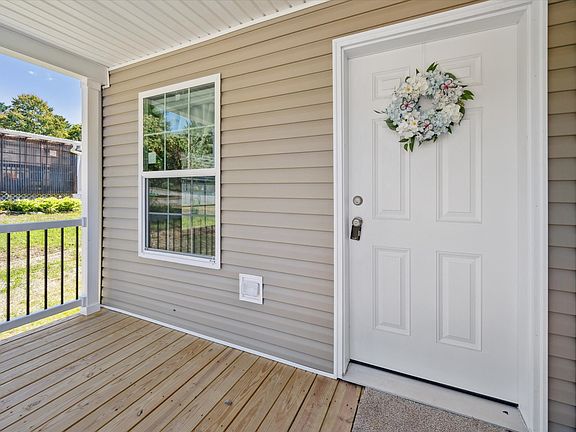 Exterior Image-5-Colony Mandell Trails