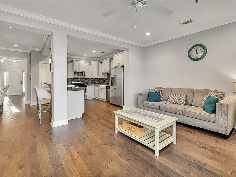 505 Mariners Cir — Photo 12