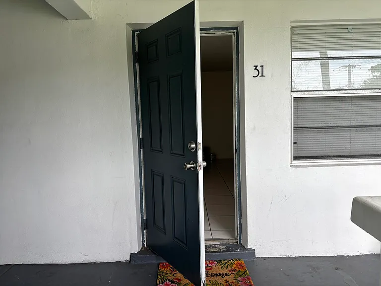 1916 SW 11th St #31 — Photo 2