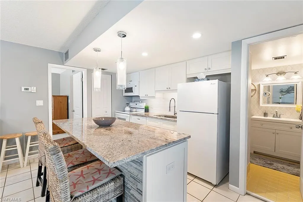 2 bed, 2.0 bath, 1100 sqft, $1,800 — Photo 3