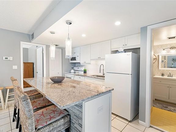3rd image of 240 Palm Dr #48-1