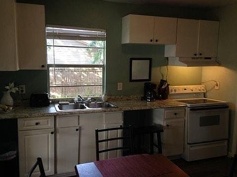 4th image of 39 Cypress St