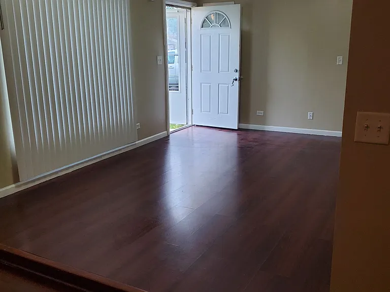 213 Fremont Ave — Photo 2
