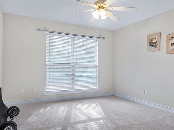 5th image of 2246 Holly Terrace Ln