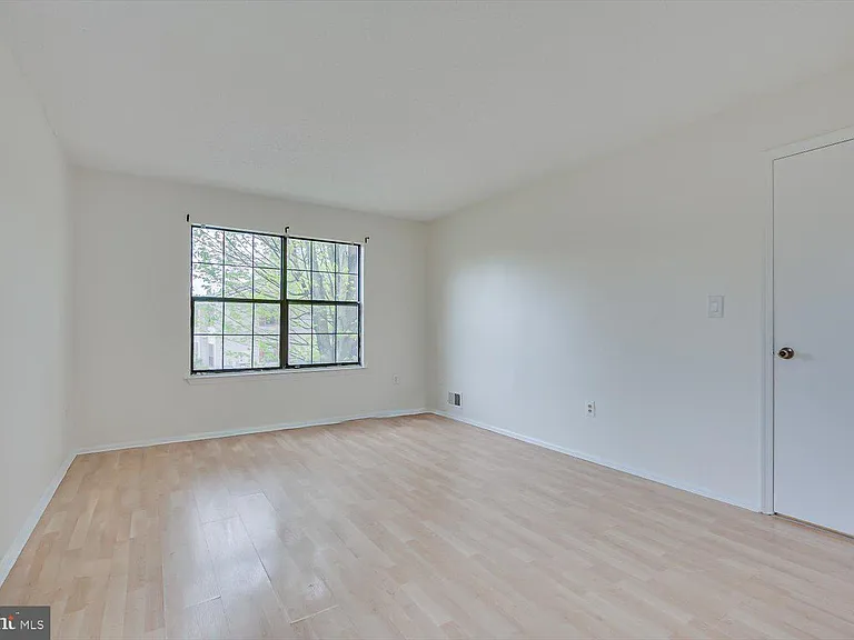 64 Taylor Dr — Photo 16