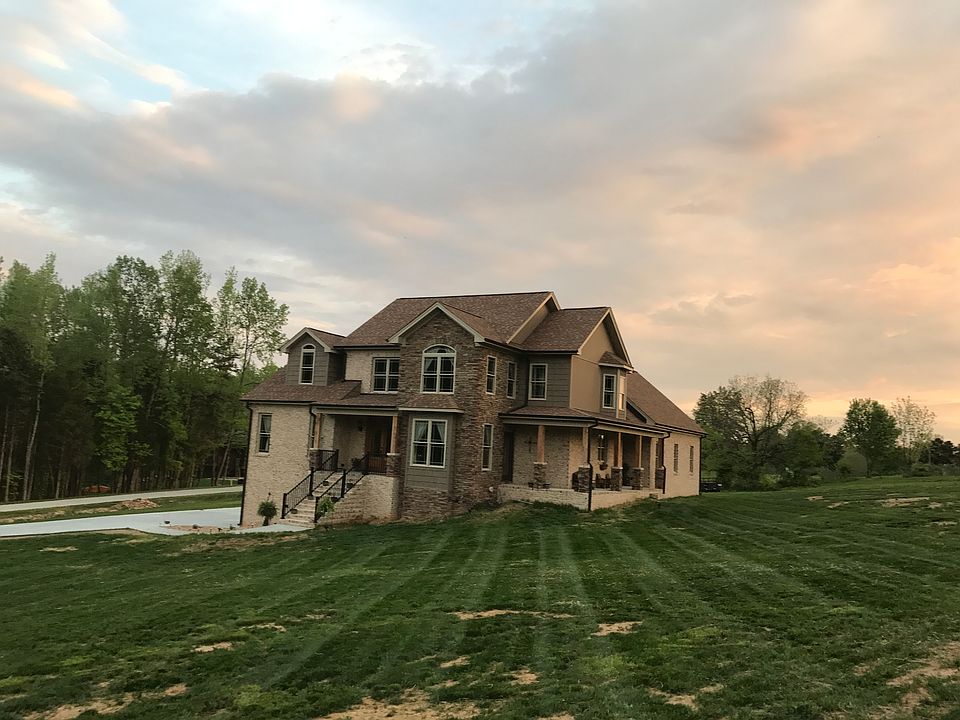 1st image of 124 Hege Dr