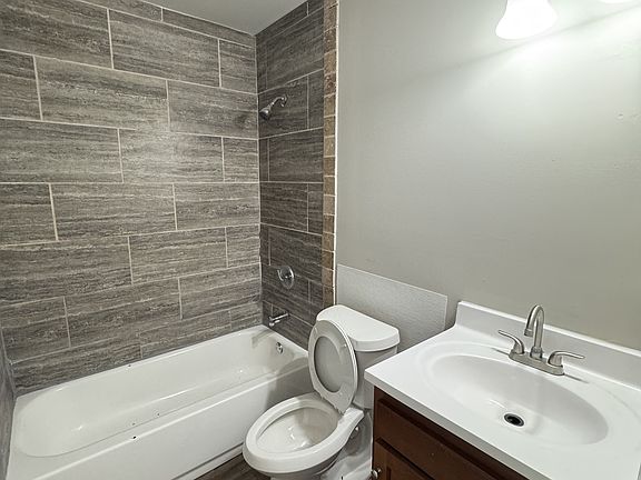 5th image of 916 14th St SW APT F