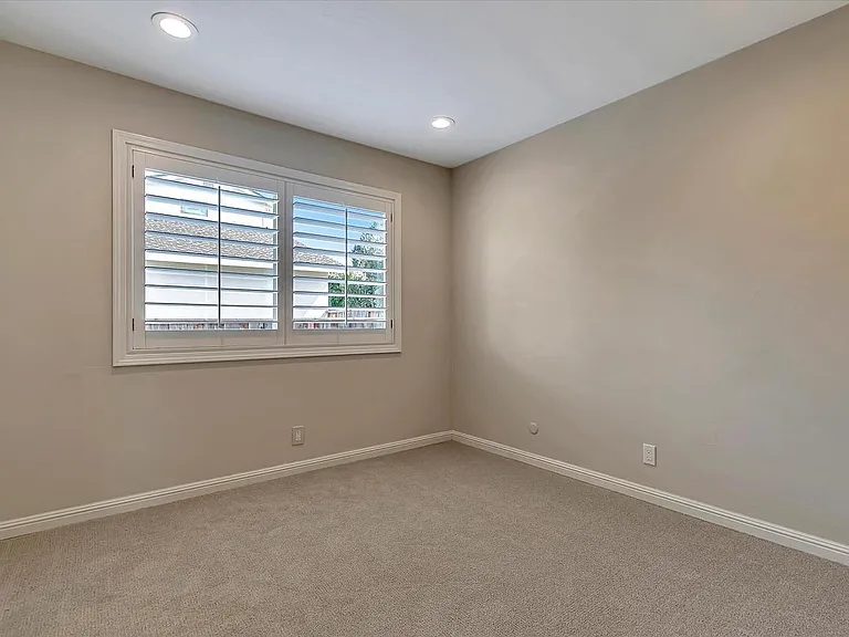 121 Saint Philip Ct — Photo 34