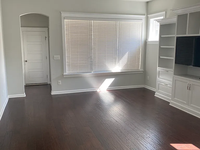 4221 Courtly Ln — Photo 17