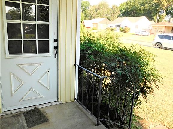 3rd image of 124 Cooley Ave