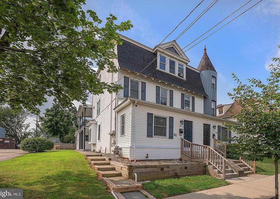 1st image of 324 4th Ave #2