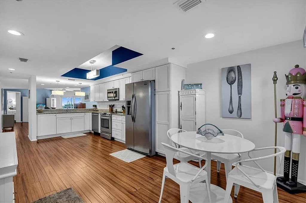 2 bed, 2.0 bath, 1346 sqft, $6,000 — Photo 2
