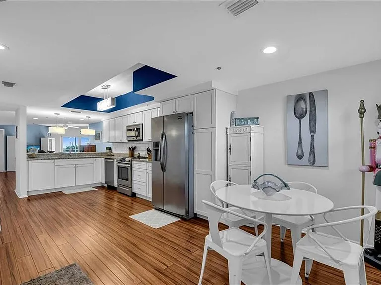 5621 Gulf Of Mexico Dr #102 — Photo 2
