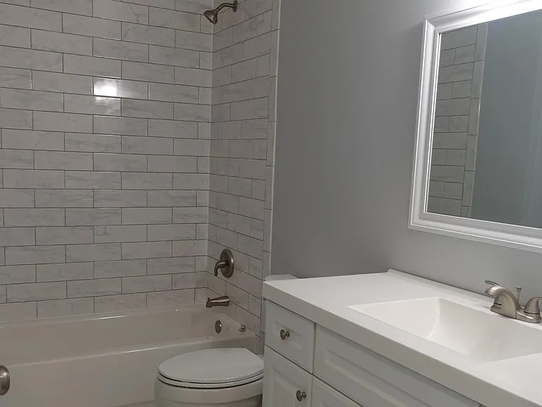 358 College St #C — Photo 3