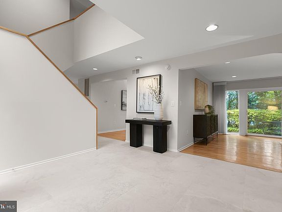 3rd image of 11404 Grundy Ct