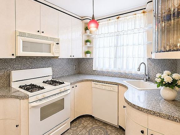 5th image of 2704 Avenue
