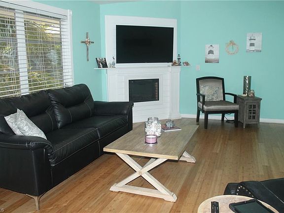 3rd image of 7771 Breakwater Ct