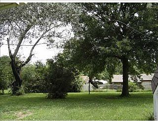 2nd image of 2207 Magnolia Dr