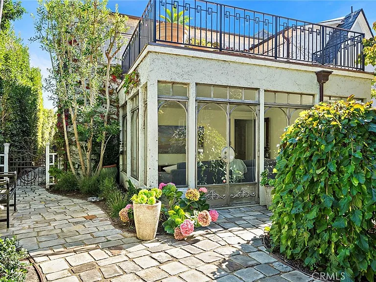464 Holly St — Photo 15