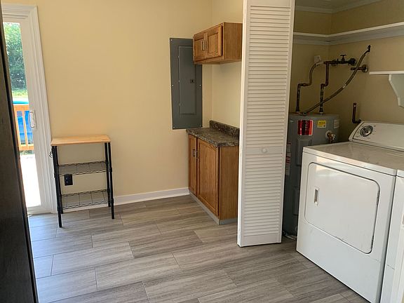 4th image of 5121 Randall Ave