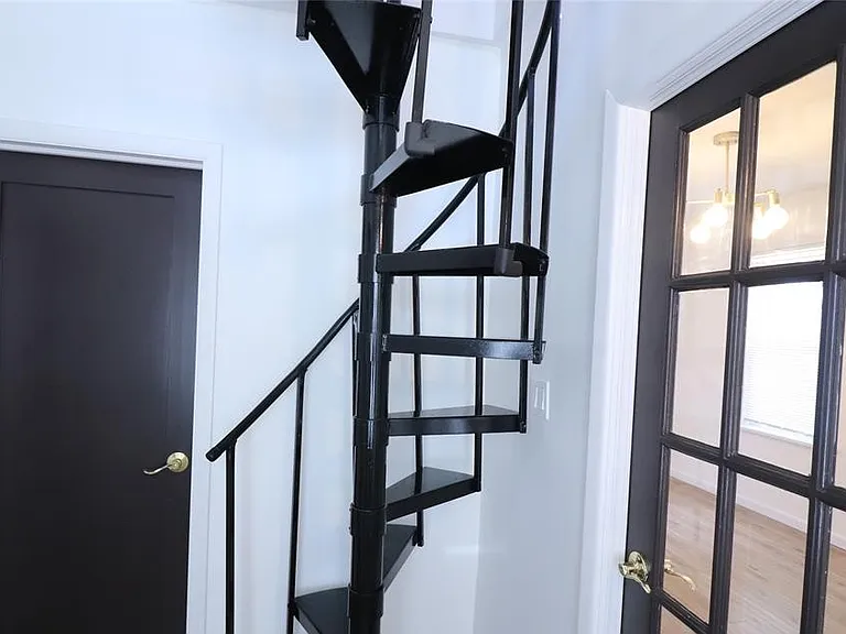 29 Cleveland Pl — Photo 2