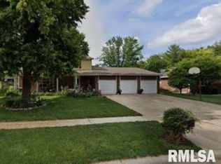 137 Tamarisk Dr, Springfield, IL 62704