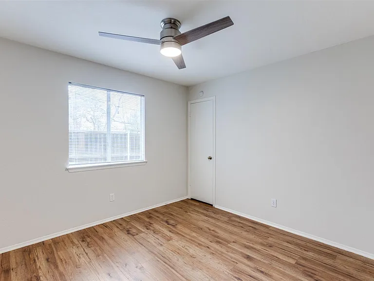 900 Angleton Cv — Photo 7