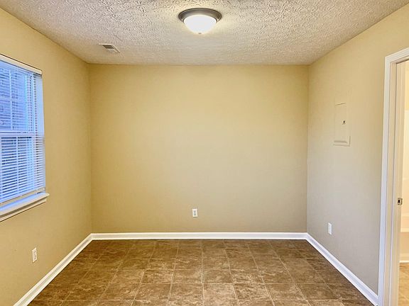 3rd image of 2038 Salisbury Dr
