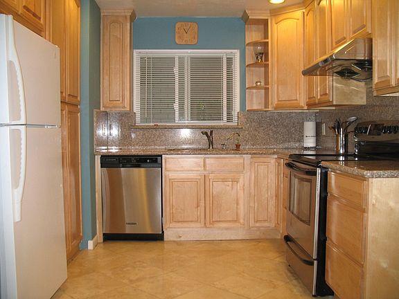 3rd image of 1098 Beaumont Dr