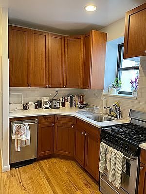4th image of 114 Christopher St APT 31