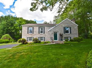 17 Spring Lake Dr, East Stroudsburg, PA
