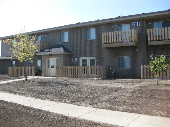 1110 Canoga Park Dr #10, Marshall, MN 56258