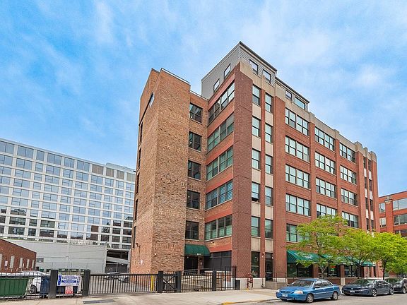 2nd image of 812 W Van Buren St APT 3C
