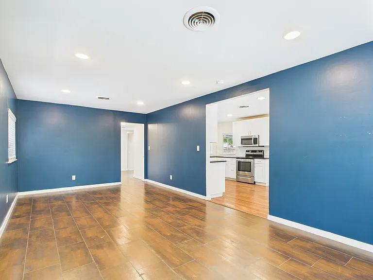 409 S Pear St — Photo 19