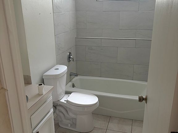 4th image of 2642 Kinnikinnick Ct Unit A