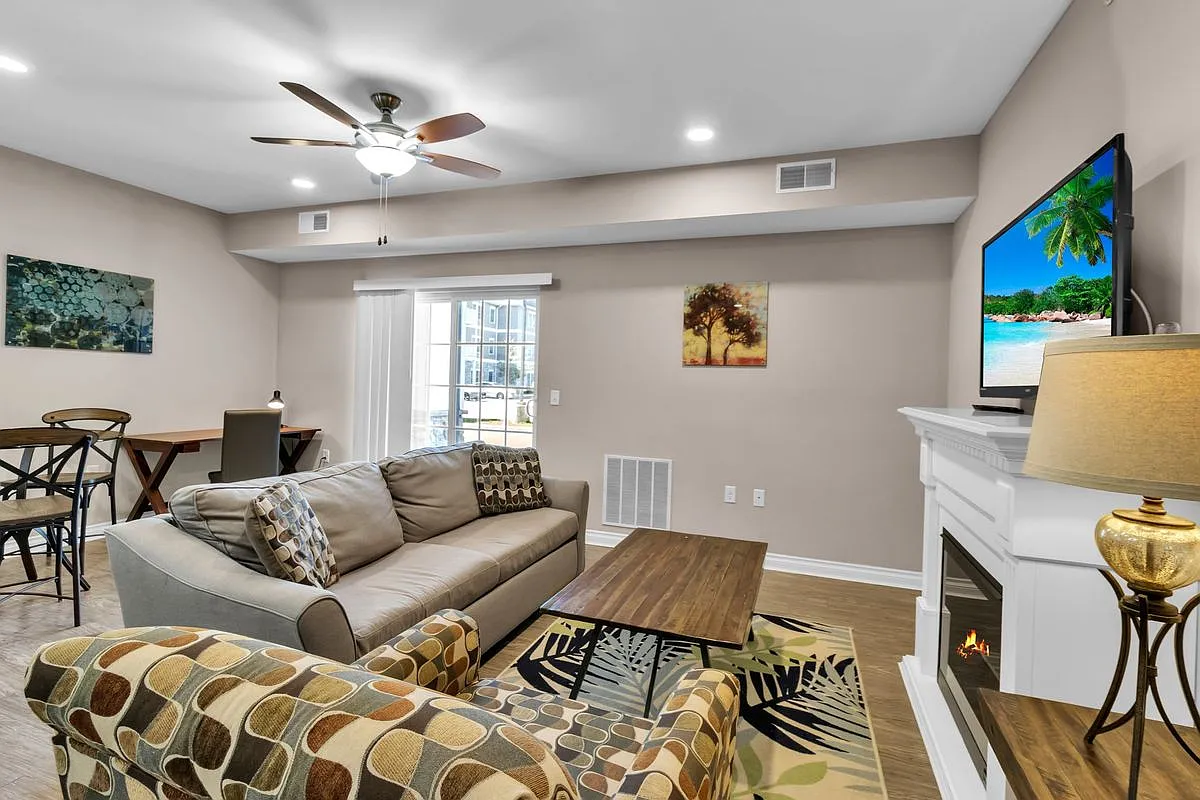1 bed, 1.0 bath, 977 sqft, $1,826 — Photo 4