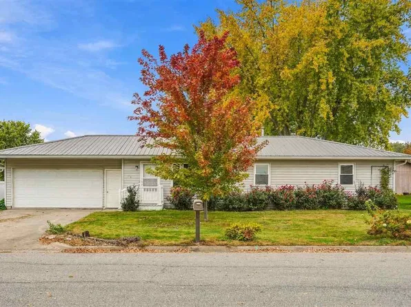 1109 E Pl, Kalona, IA 52247