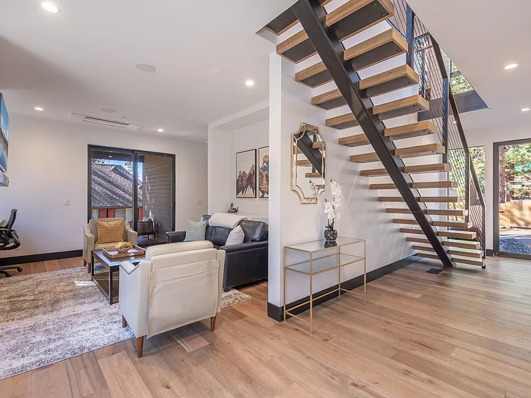 190 Speedboat Ave — Photo 25