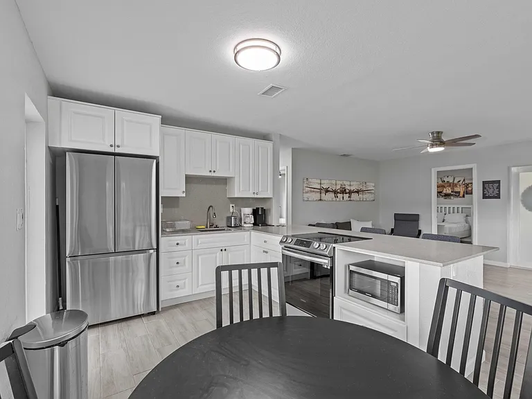1007 NE 9th Ct — Photo 7