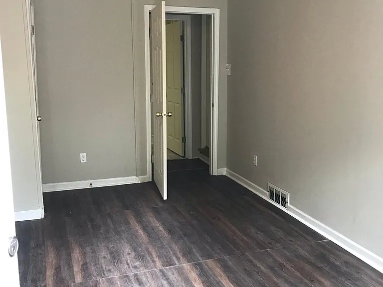 401 Pinelea Rd — Photo 2