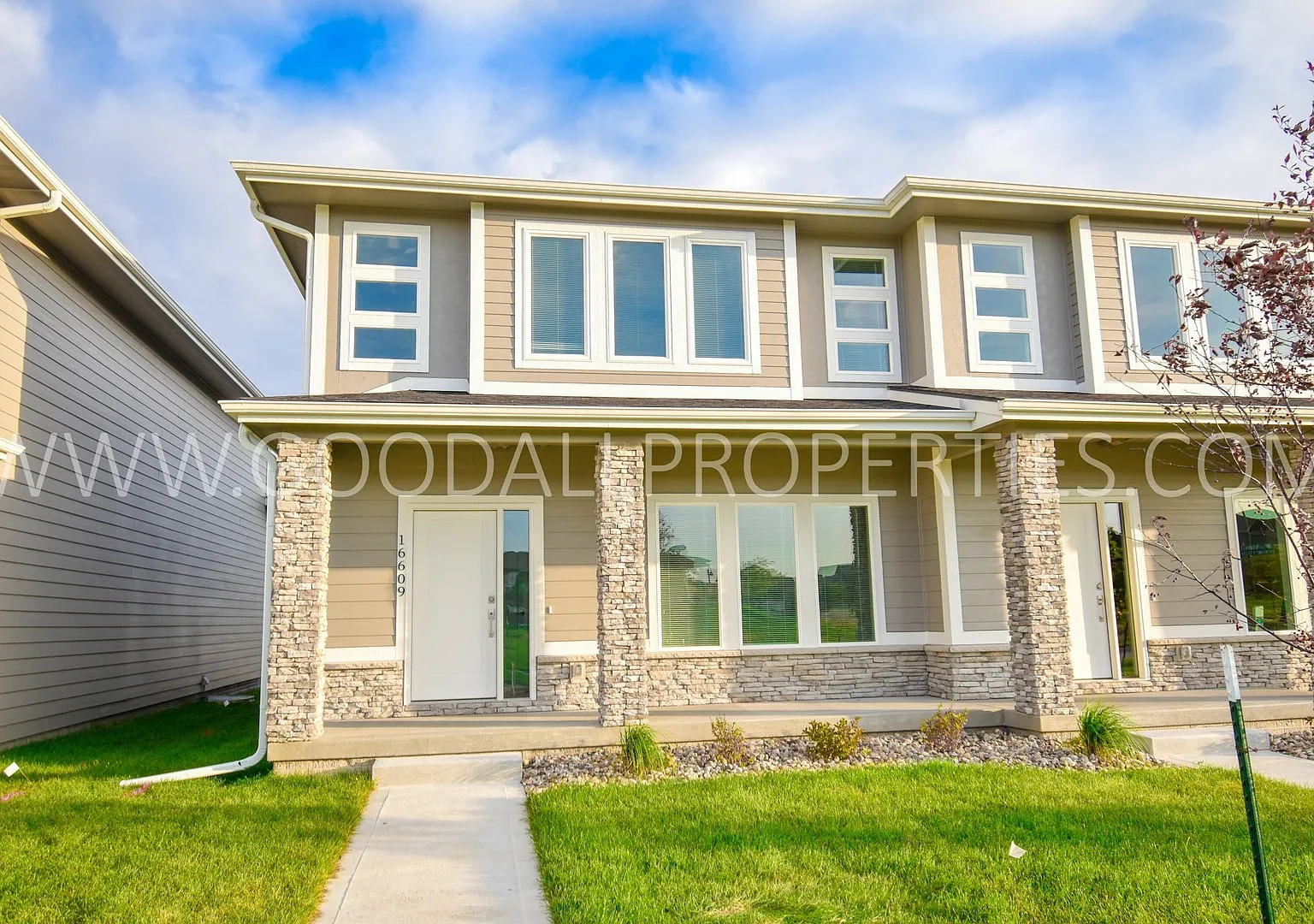 Beautiful 3 Bedroom 2 Bath home in Clive — Photo 1