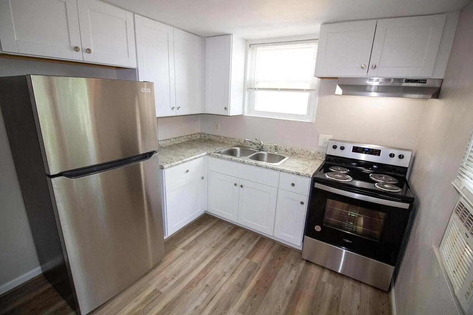 2 bed, 1.0 bath, 800 sqft, $1,200 — Photo 2